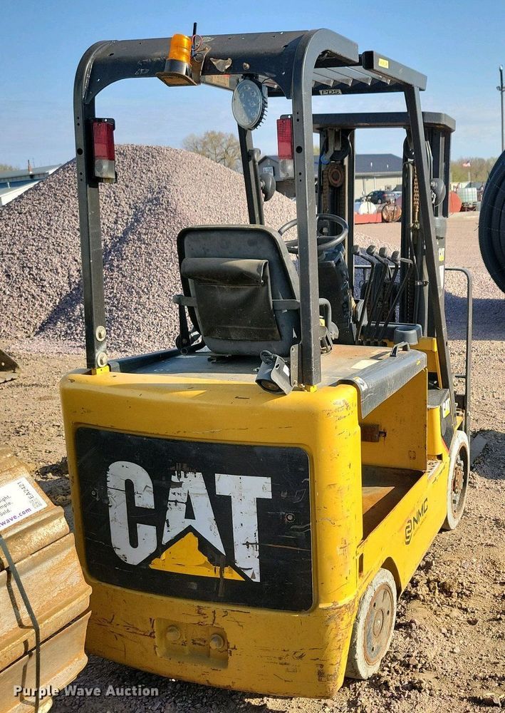 image for item EA2420 Caterpillar E5000-AC forklift