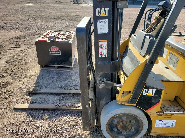 image for item EA2420 Caterpillar E5000-AC forklift