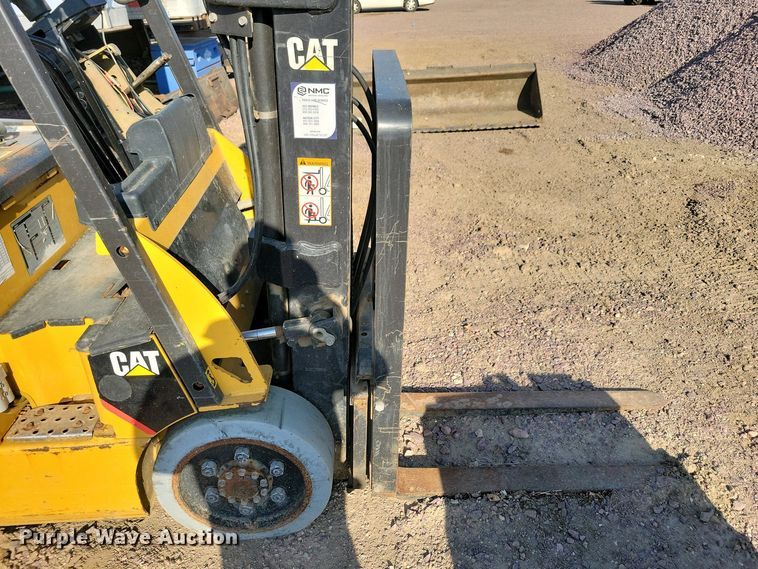 image for item EA2420 Caterpillar E5000-AC forklift