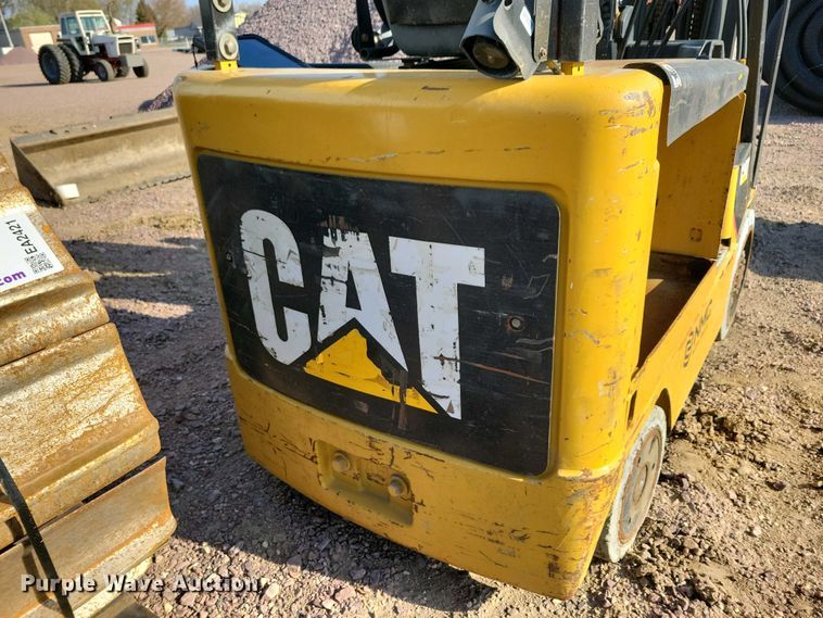 image for item EA2420 Caterpillar E5000-AC forklift