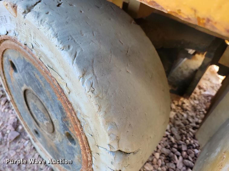 image for item EA2420 Caterpillar E5000-AC forklift