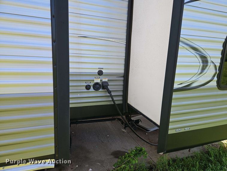 image for item EB7999 2017 Coachman Catalina 321BHDS CK camper