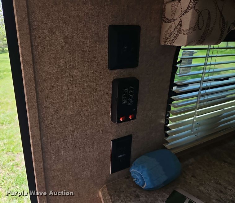 image for item EB7999 2017 Coachman Catalina 321BHDS CK camper