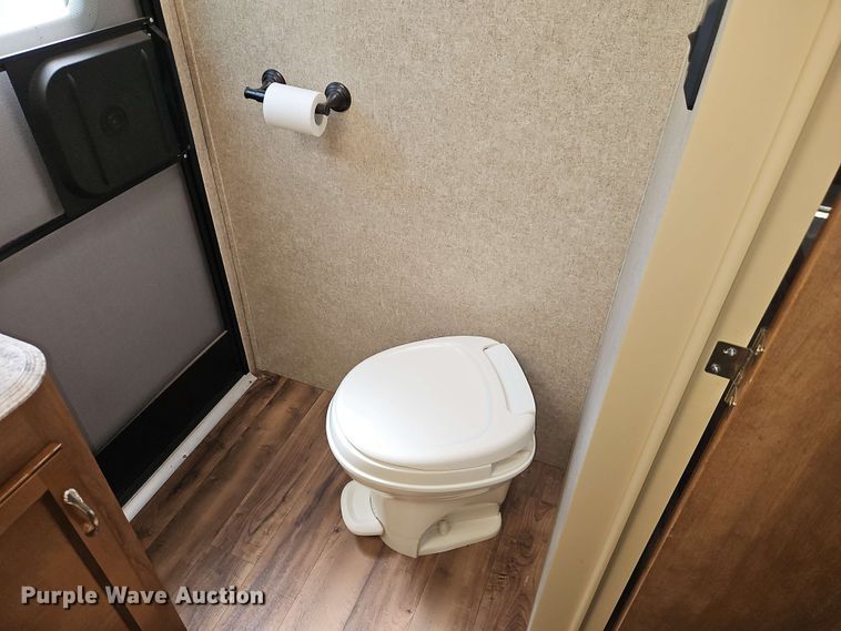 image for item EB7999 2017 Coachman Catalina 321BHDS CK camper