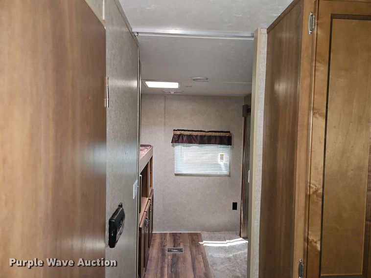 image for item EB7999 2017 Coachman Catalina 321BHDS CK camper