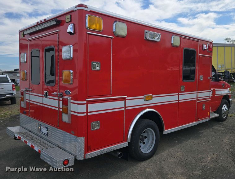 image for item EC0951 2005 Ford E450 Super Duty ambulance