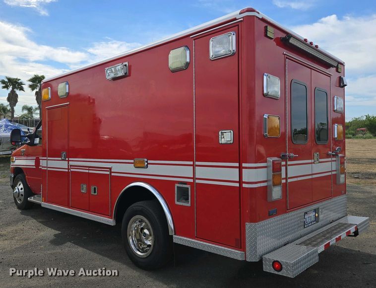 image for item EC0951 2005 Ford E450 Super Duty ambulance