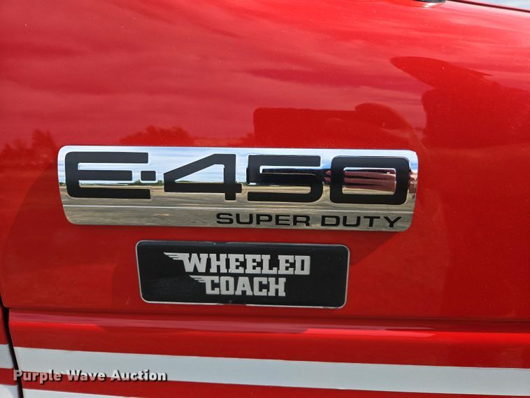 image for item EC0951 2005 Ford E450 Super Duty ambulance