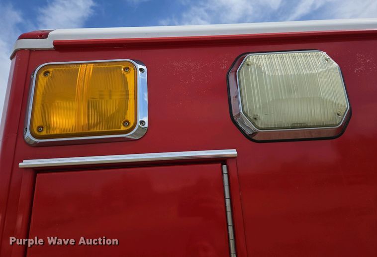 image for item EC0951 2005 Ford E450 Super Duty ambulance