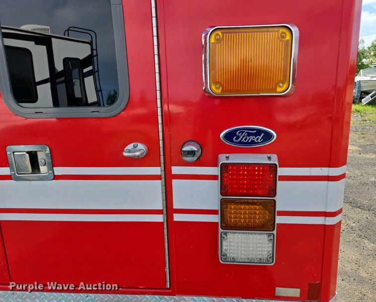 image for item EC0951 2005 Ford E450 Super Duty ambulance