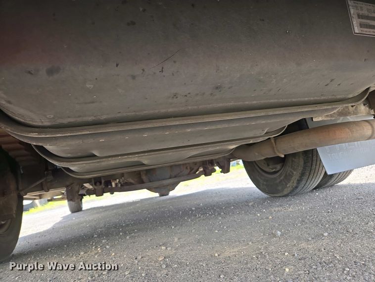 image for item EC0951 2005 Ford E450 Super Duty ambulance