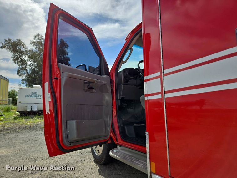 image for item EC0951 2005 Ford E450 Super Duty ambulance