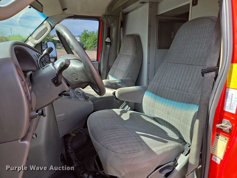 image for item EC0951 2005 Ford E450 Super Duty ambulance