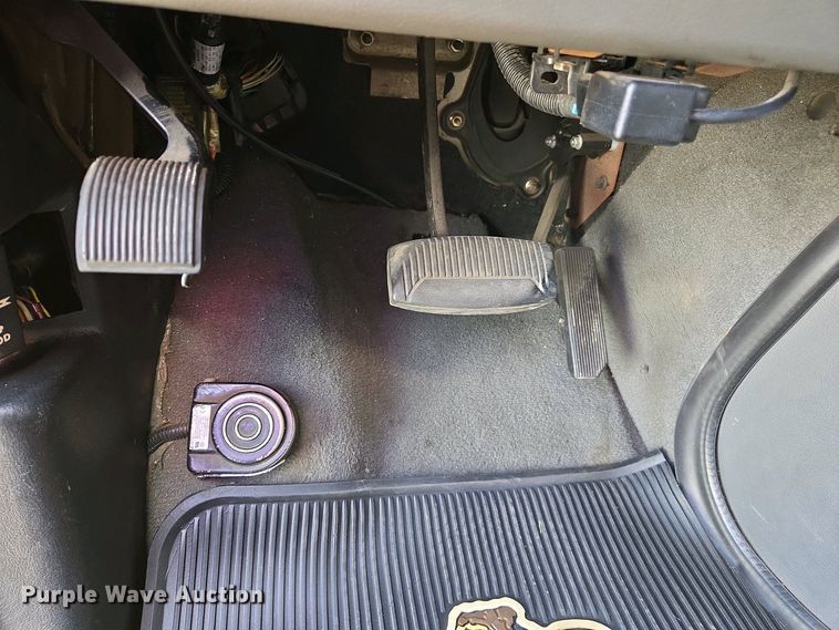 image for item EC0951 2005 Ford E450 Super Duty ambulance