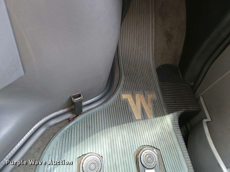 image for item EC0951 2005 Ford E450 Super Duty ambulance