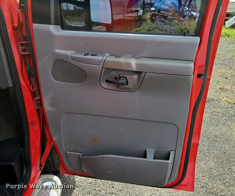 image for item EC0951 2005 Ford E450 Super Duty ambulance