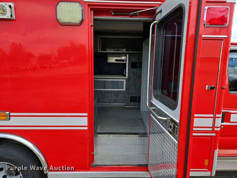image for item EC0951 2005 Ford E450 Super Duty ambulance