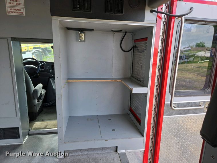 image for item EC0951 2005 Ford E450 Super Duty ambulance