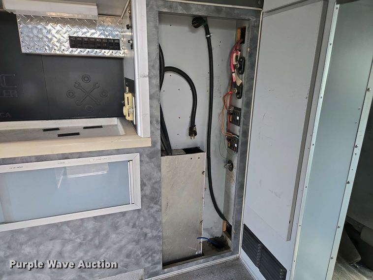 image for item EC0951 2005 Ford E450 Super Duty ambulance