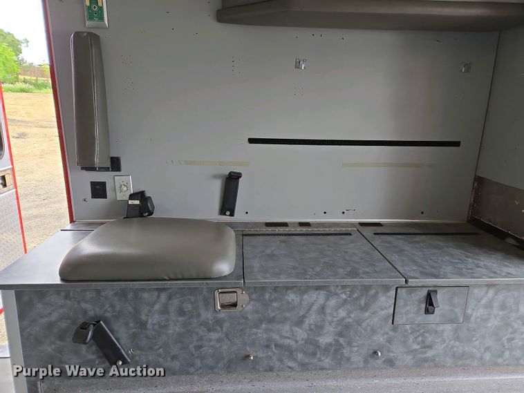 image for item EC0951 2005 Ford E450 Super Duty ambulance