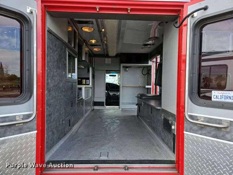 image for item EC0951 2005 Ford E450 Super Duty ambulance