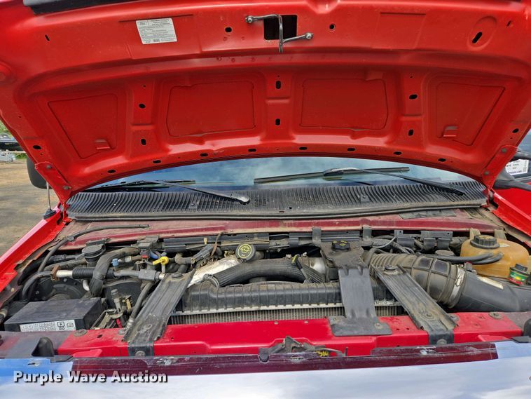 image for item EC0951 2005 Ford E450 Super Duty ambulance