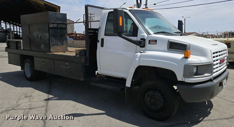 image for item EC0957 2003 GMC 5500 flatbed truck