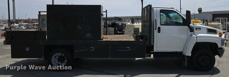 image for item EC0957 2003 GMC 5500 flatbed truck