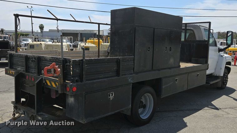 image for item EC0957 2003 GMC 5500 flatbed truck