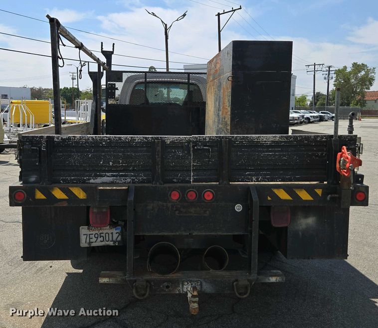 image for item EC0957 2003 GMC 5500 flatbed truck