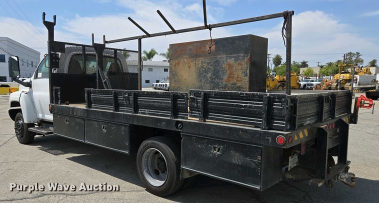image for item EC0957 2003 GMC 5500 flatbed truck
