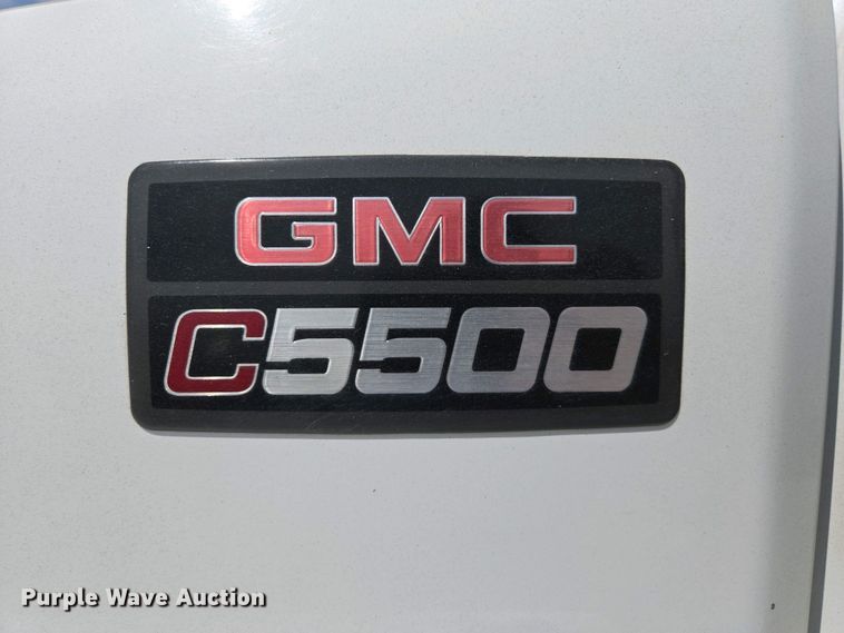 image for item EC0957 2003 GMC 5500 flatbed truck