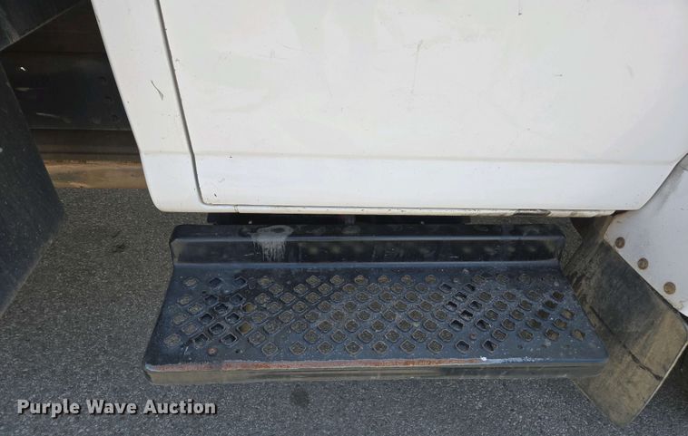 image for item EC0957 2003 GMC 5500 flatbed truck