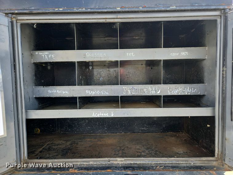 image for item EC0957 2003 GMC 5500 flatbed truck