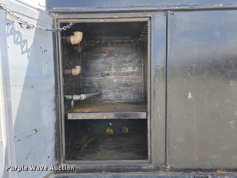 image for item EC0957 2003 GMC 5500 flatbed truck