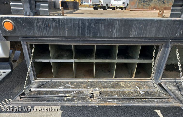 image for item EC0957 2003 GMC 5500 flatbed truck