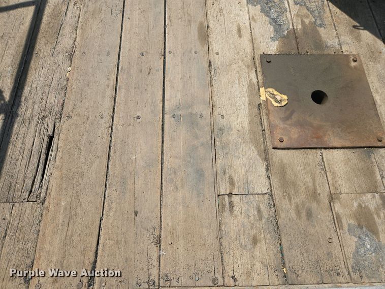 image for item EC0957 2003 GMC 5500 flatbed truck