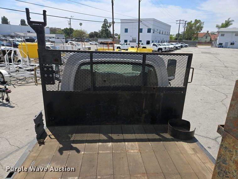 image for item EC0957 2003 GMC 5500 flatbed truck