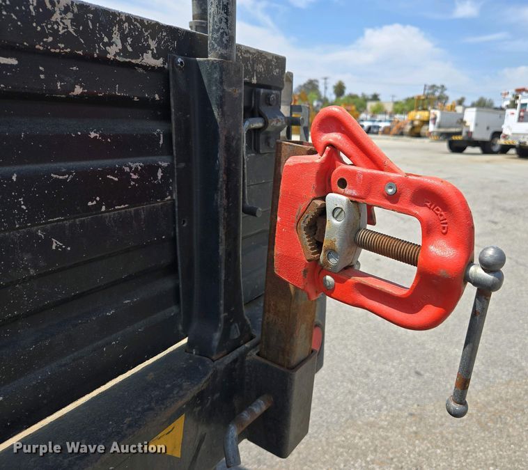 image for item EC0957 2003 GMC 5500 flatbed truck