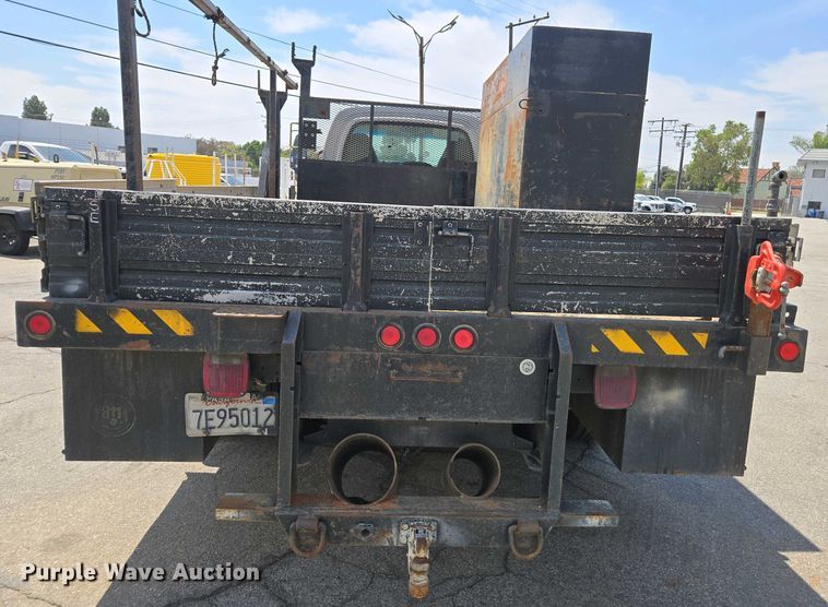 image for item EC0957 2003 GMC 5500 flatbed truck