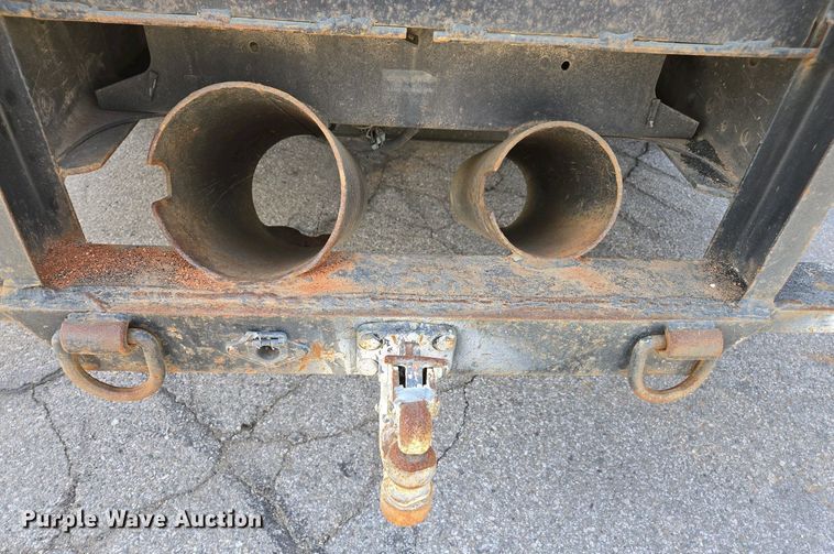 image for item EC0957 2003 GMC 5500 flatbed truck