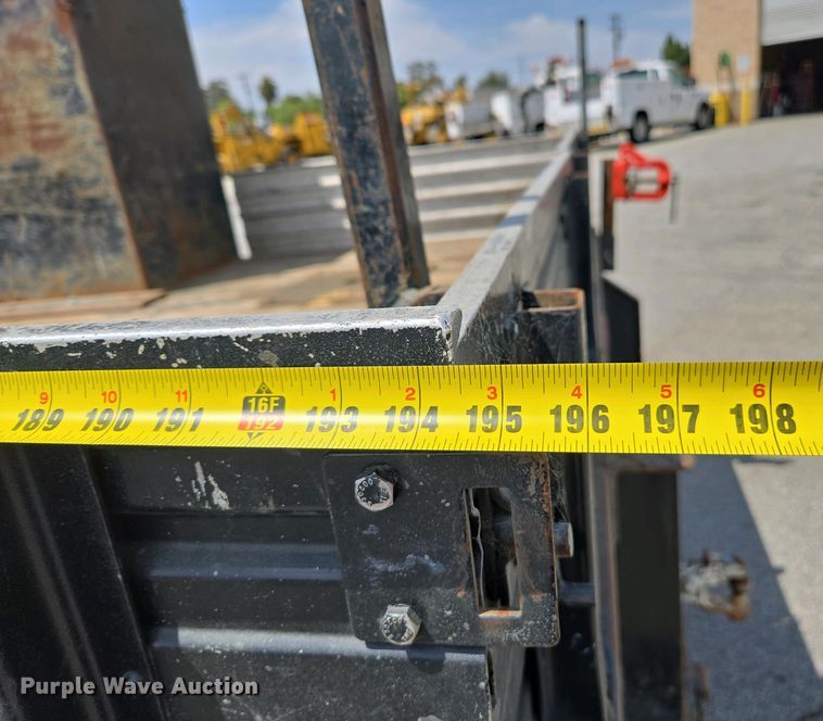 image for item EC0957 2003 GMC 5500 flatbed truck