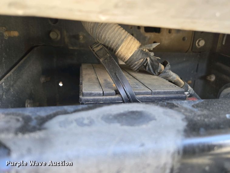 image for item EC0957 2003 GMC 5500 flatbed truck