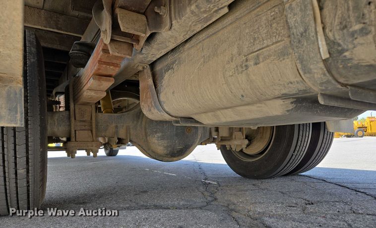 image for item EC0957 2003 GMC 5500 flatbed truck