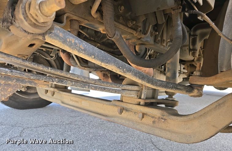 image for item EC0957 2003 GMC 5500 flatbed truck