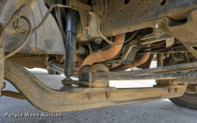 image for item EC0957 2003 GMC 5500 flatbed truck