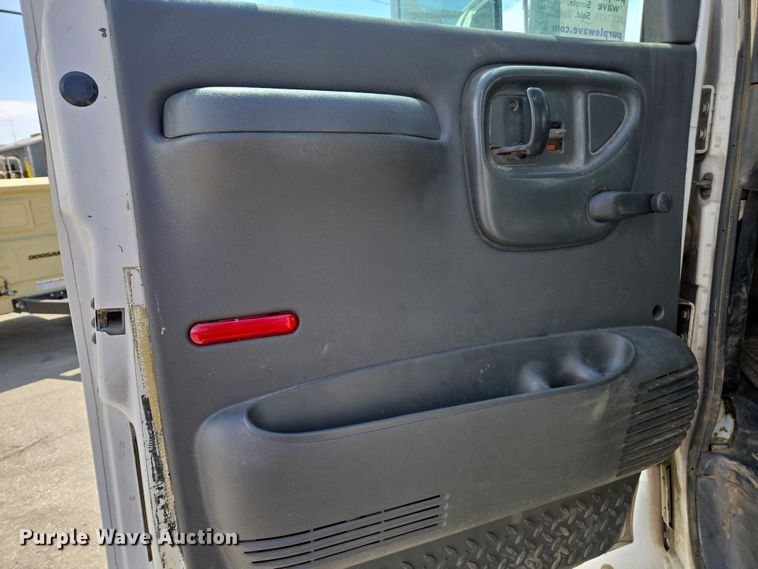 image for item EC0957 2003 GMC 5500 flatbed truck