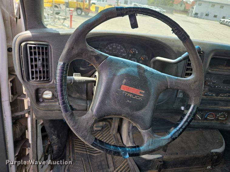 image for item EC0957 2003 GMC 5500 flatbed truck