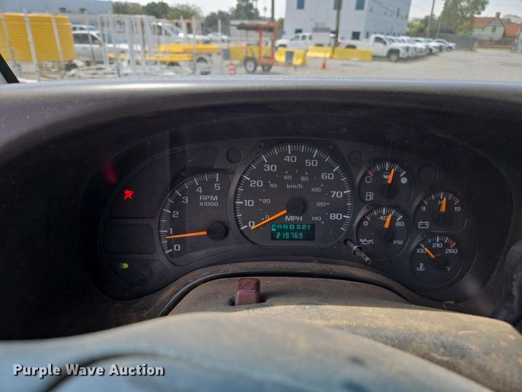 image for item EC0957 2003 GMC 5500 flatbed truck