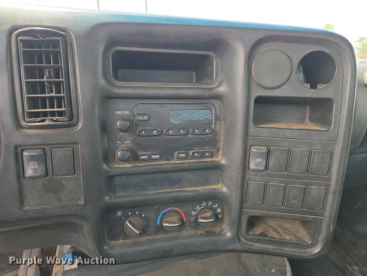 image for item EC0957 2003 GMC 5500 flatbed truck